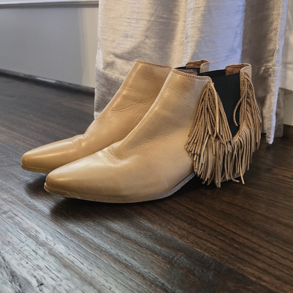 ZARA Leather Boots in Tan / Beige
